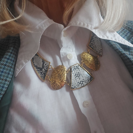 Slika: Vintage ogrlica zmijskog uzorka